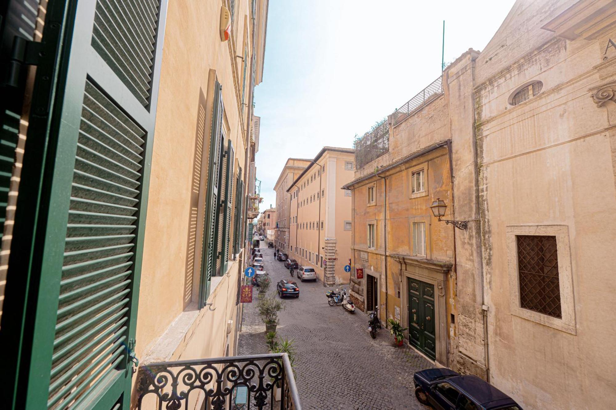 Via Giulia Charming With Balcony Apartment Rom