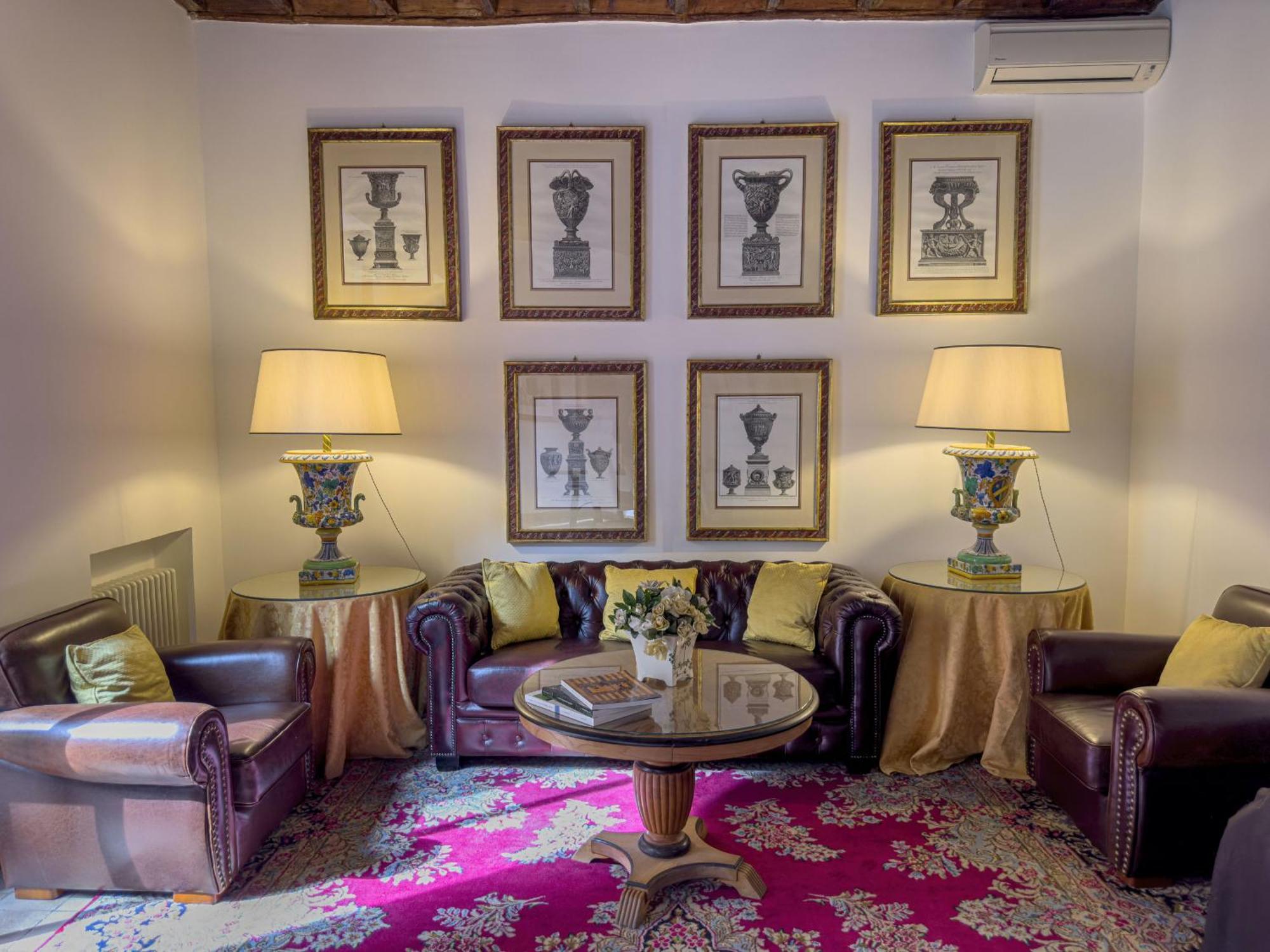 Via Giulia Charming With Balcony Apartment Rom